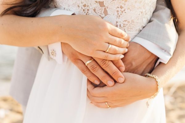 Bijoux couple : symboles d'amour et de connexion