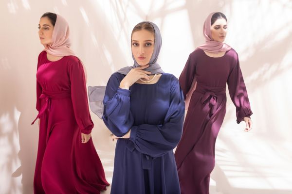 Découvrez les abayas élégantes et modernes chez haiya